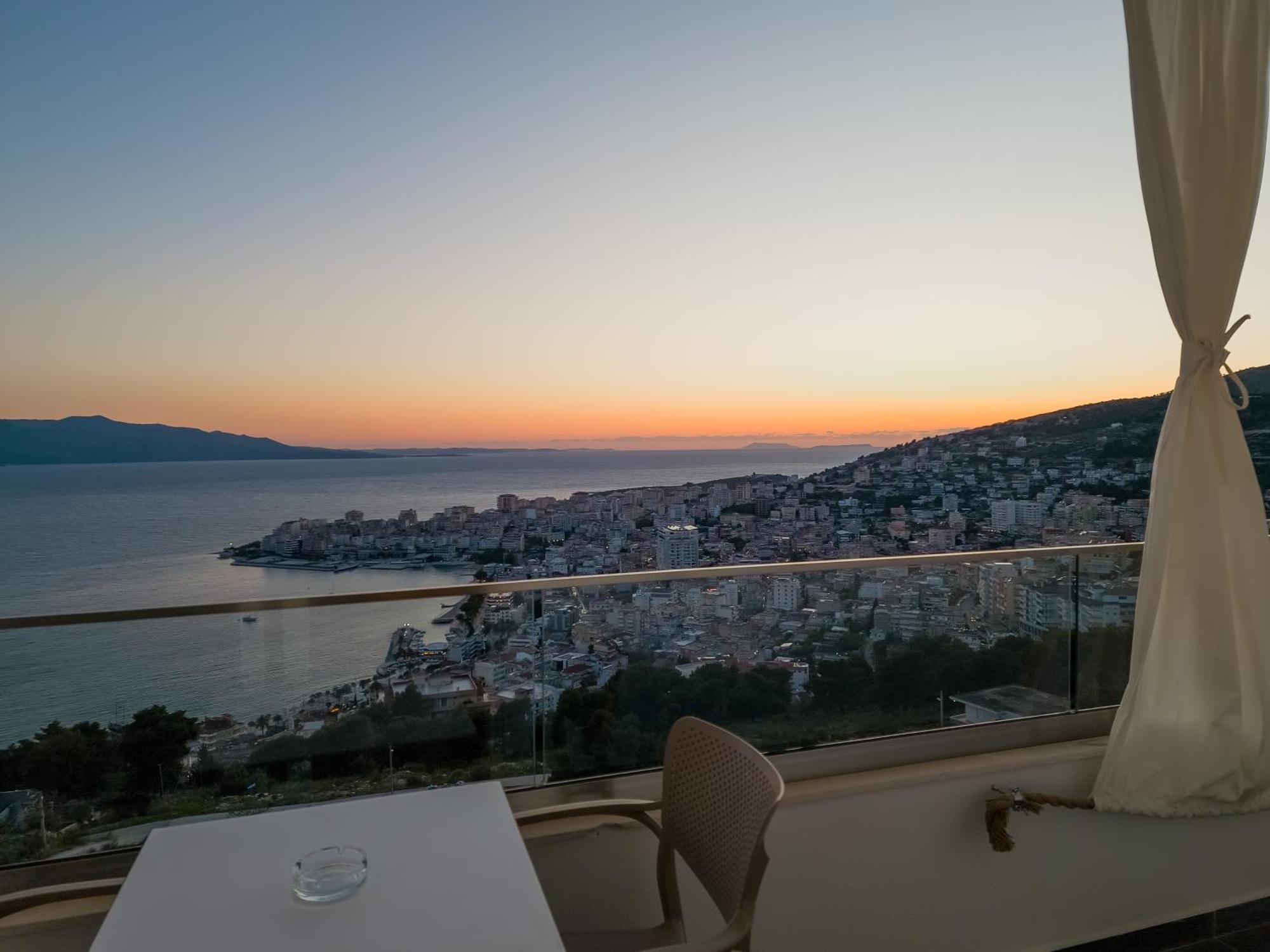 Sunset Shoreline Saranda - Sea View - Free Private Parking - Pool Eksteriør bilde