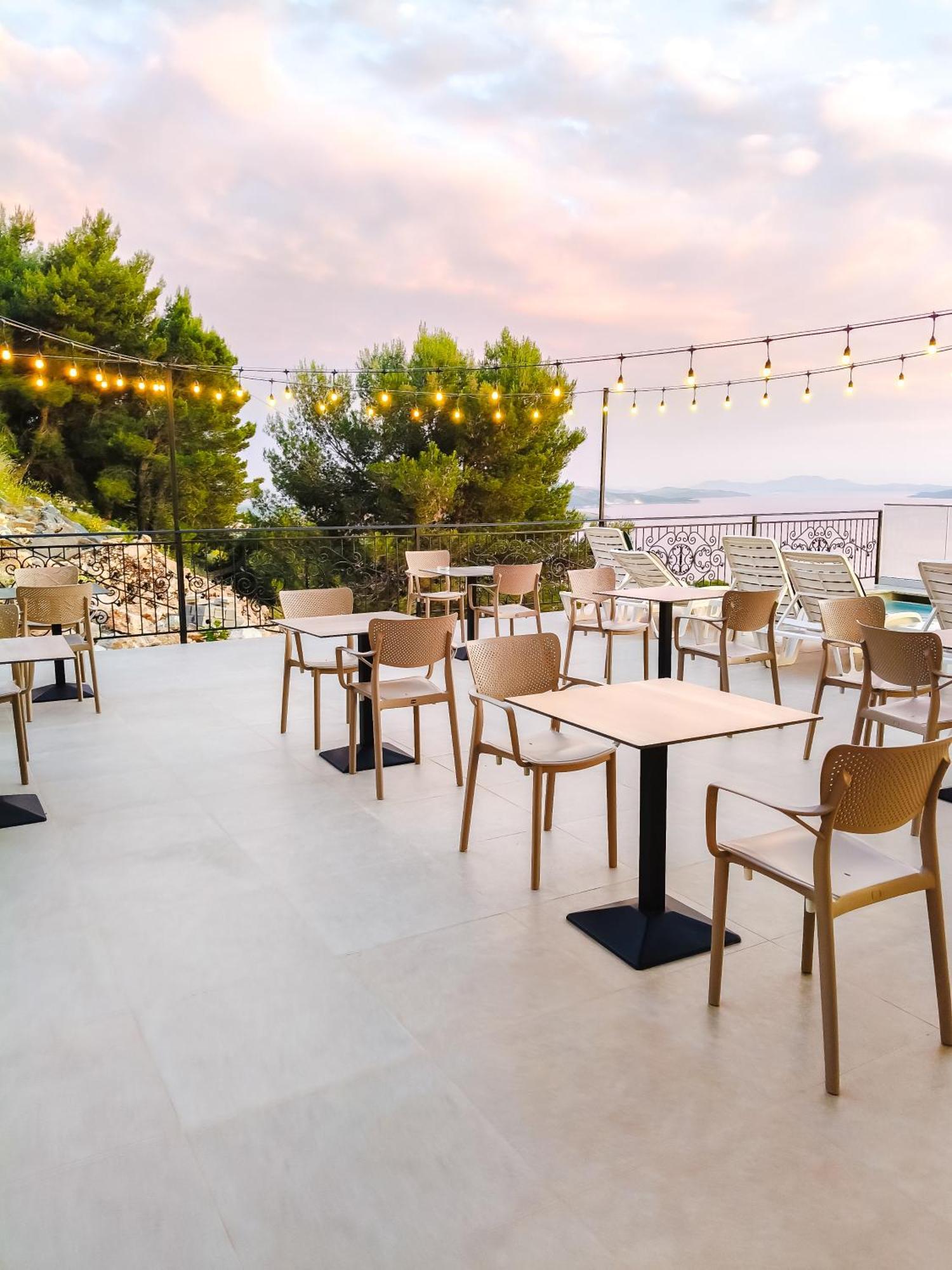 Sunset Shoreline Saranda - Sea View - Free Private Parking - Pool Eksteriør bilde